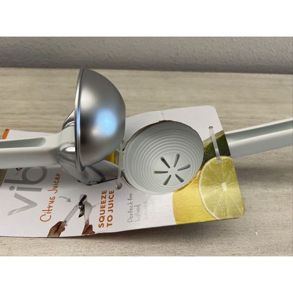 Chefn FreshForce Citrus Juicer, 10.25in L White - Picture 6 of 7